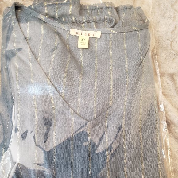 💋Miami Blue Top **2 for $15 Bundle** - Picture 5 of 5